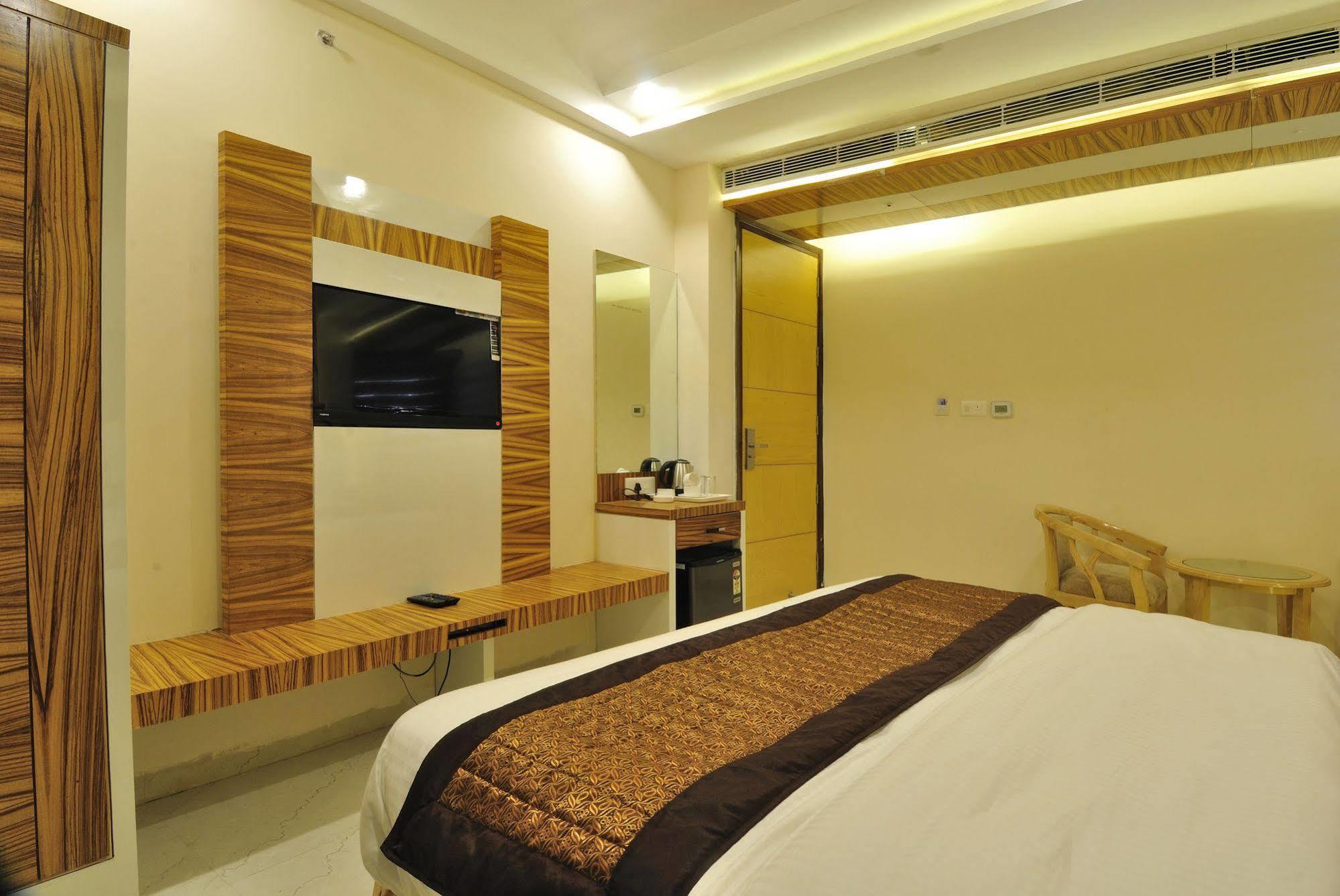 Aman Continental - 2Mins From Railway Station And 5 Mins From Metro Hotel New Delhi Exterior foto