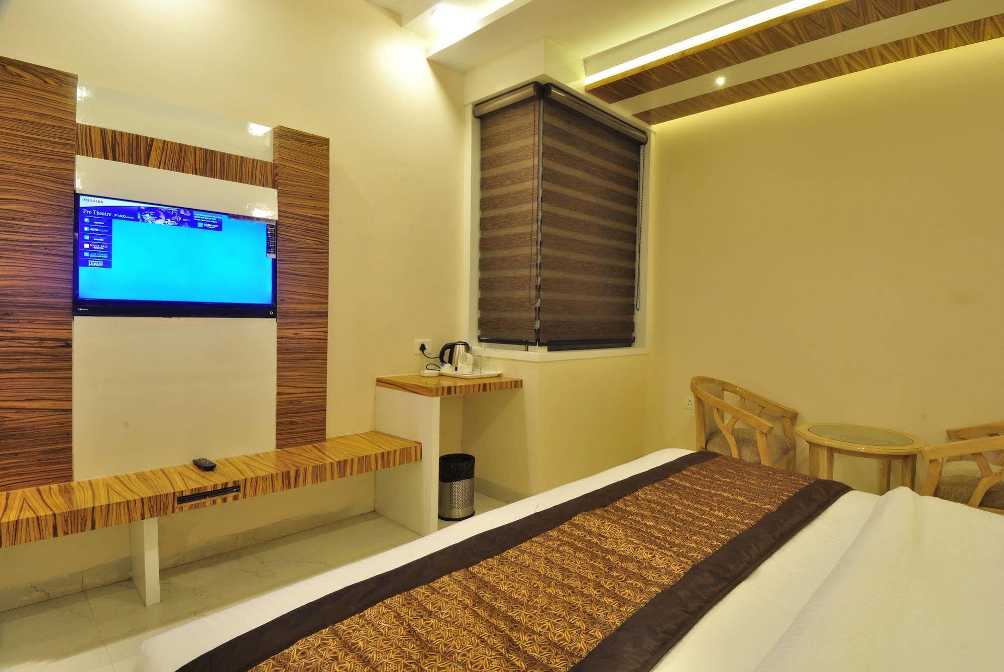 Aman Continental - 2Mins From Railway Station And 5 Mins From Metro Hotel New Delhi Exterior foto